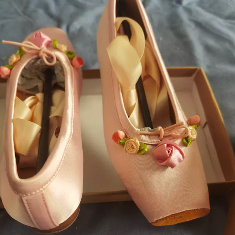 Ribbon Tie Heel - Sapatos Mary Jane de Salto Baixo