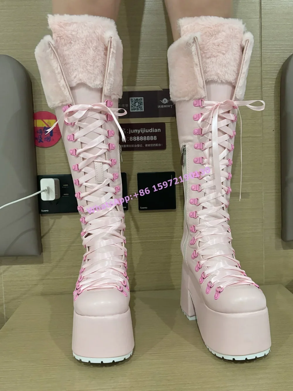 Botas de Inverno Rosa Peludas  - Ribbon Tie Heel avaliação e preço