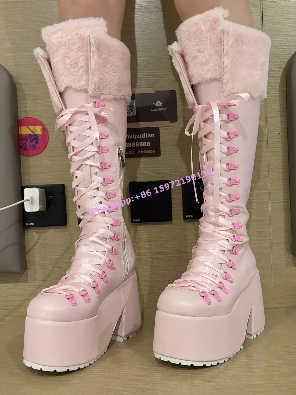 Botas de Inverno Rosa Peludas  - Ribbon Tie Heel avaliação e preço